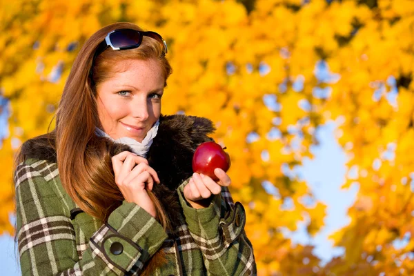 Осенний Парк Заката Рыжие Волосы Женская Мода Природе — стоковое фото