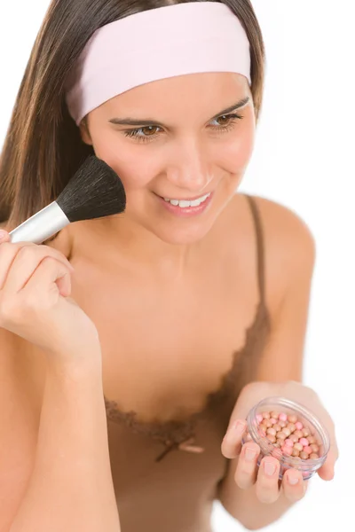 Make Hautpflege Frau Trägt Perlpuder Mit Pinsel Auf — Stockfoto