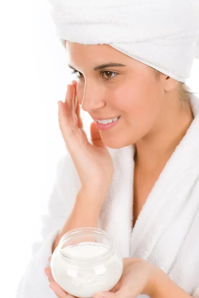 Cura Della Pelle Adolescente Donna Applica Crema Idratante Sfondo Bianco — Foto Stock