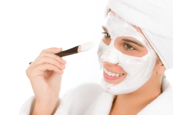 Adolescente problema de cuidados com a pele mulher máscara facial — Fotografia de Stock