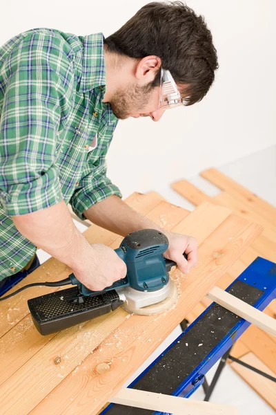 Покращення будинку - майстер шліфування дерев'яної підлоги — стокове фото