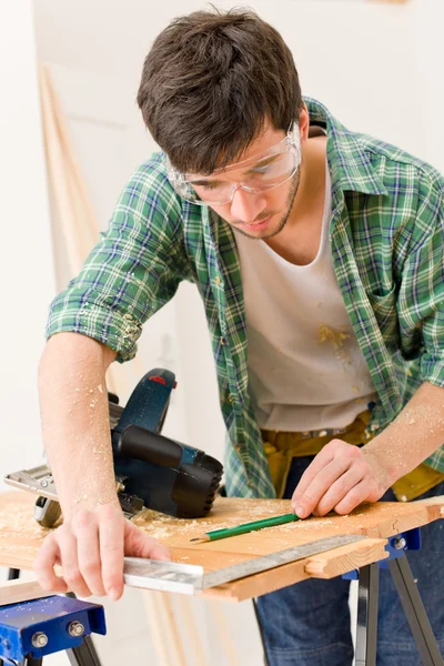 Heimwerker Bereiten Holzboden Werkstatt Vor — Stockfoto