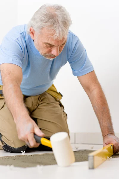 Home improvement, renovation - handyman laying tile — Stock Photo, Image