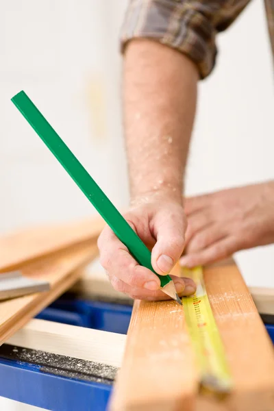 Melhoria Casa Close Handyman Medir Piso Madeira — Fotografia de Stock