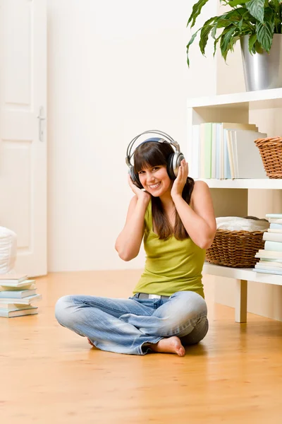 Teenager girl relax home - happy listen to music — Stock Photo, Image