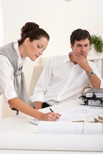 Young man and woman working together — Stock Photo, Image
