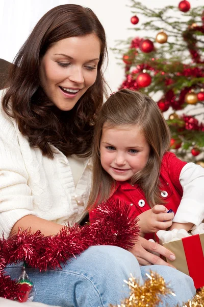 Mor Med Barn Öppna Jul — Stockfoto
