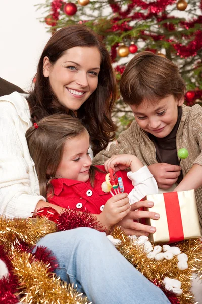 Boldog Család Anya Fiam Lányom Karácsony — Stock Fotó