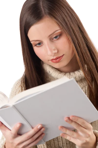 Portret van jonge gelukkig vrouw met boek dragen coltrui — Stockfoto