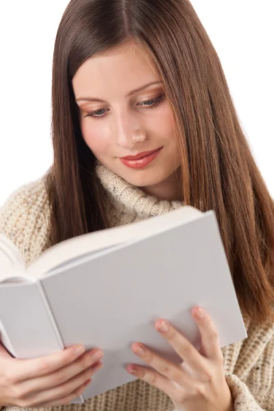 Portrait de jeune femme heureuse avec livre — Photo