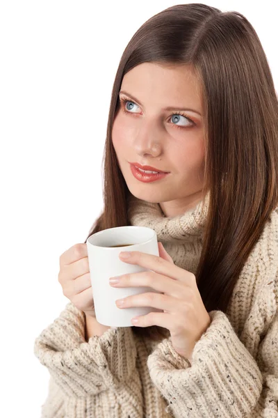 Χειμώνα πορτρέτο της ευτυχισμένη γυναίκα που κρατά το φλιτζάνι του καφέ — Φωτογραφία Αρχείου
