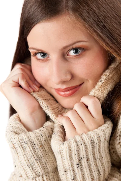 Portret van mooie jonge vrouw dragen coltrui — Stockfoto