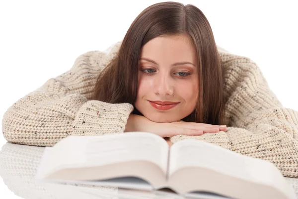 Portré, fiatal boldog nő visel garbó könyv — Stock Fotó