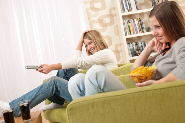 Students Two Female Teenager Watching Television Eating Crisps Modern Lounge — Stock Photo, Image