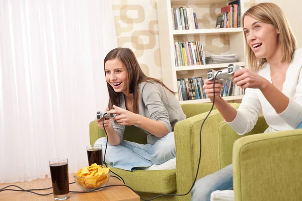 Students - Two female teenager playing video TV game — Stock Photo, Image