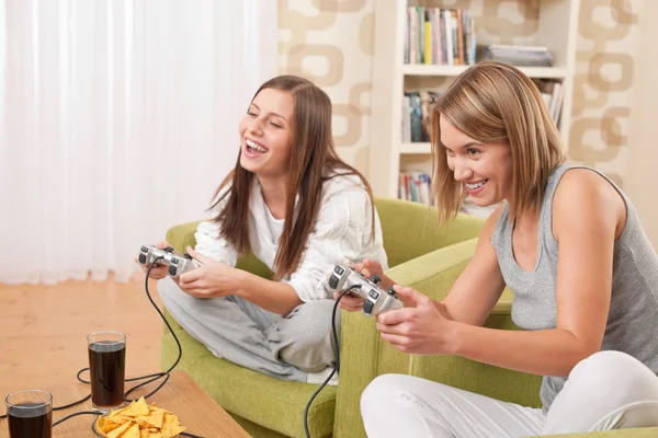 Φοιτητές Δύο Ευτυχισμένη Γυναίκα Έφηβος Τηλεοπτικό Παιχνίδι Και Διασκέδαση — Φωτογραφία Αρχείου