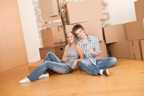 Moving House Happy Couple Celebrating Glass Champagne New Home — Stock Photo, Image
