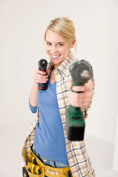 Miglioramento Domestico Donna Con Cacciavite Batteria Cordless — Foto Stock