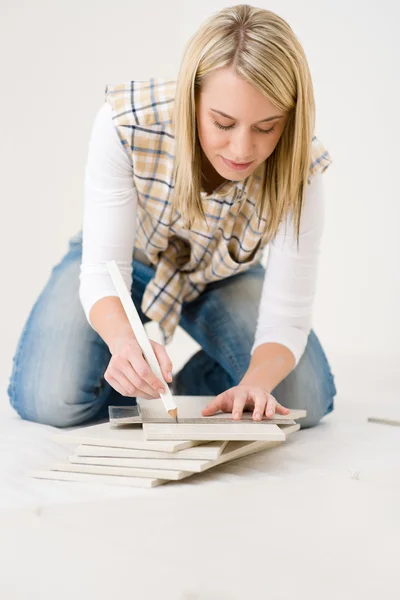 Home Improvement Handywoman Measuring Tile Focus Ruler — Stock Photo, Image
