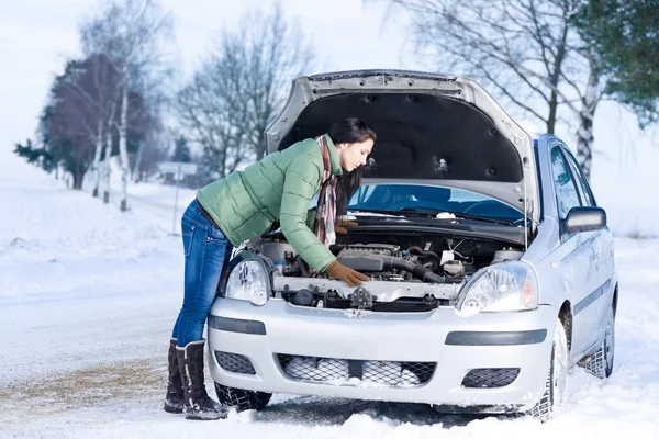 Autopanne Winter Frau Versucht Motor Reparieren — Stockfoto
