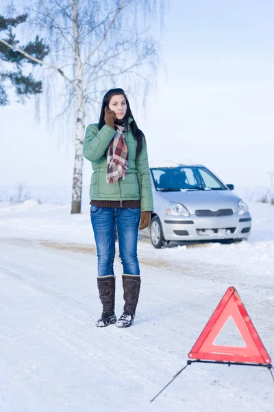 Winter car breakdown - woman call for help — Stock fotografie