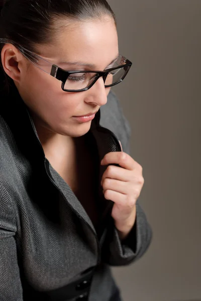 Дизайнерские очки - успешная деловая женщина — стоковое фото