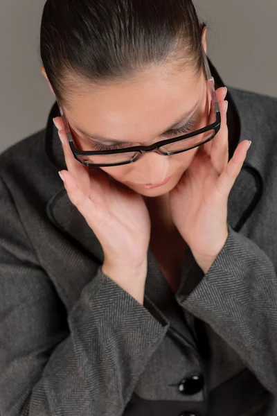 Designer szemüveg - divatos nő — Stock Fotó