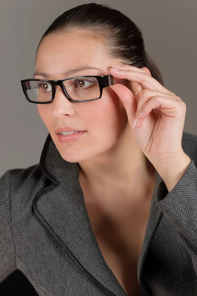 Дизайнерские очки - успешная деловая женщина — стоковое фото