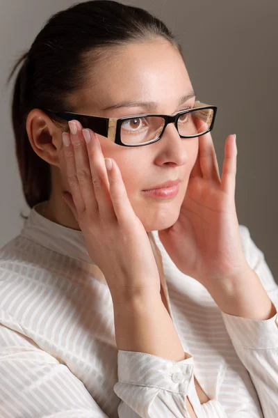 Designer szemüveg - divatos nő — Stock Fotó