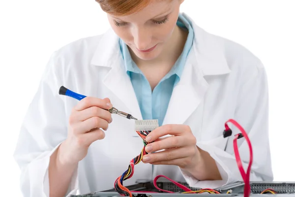 Ženskejch počítačový inženýr - žena oprava — Stock fotografie