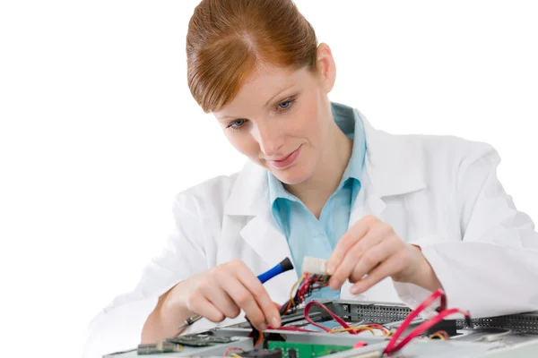 Kvinnliga stöd dataingenjör - kvinna reparation — Stockfoto