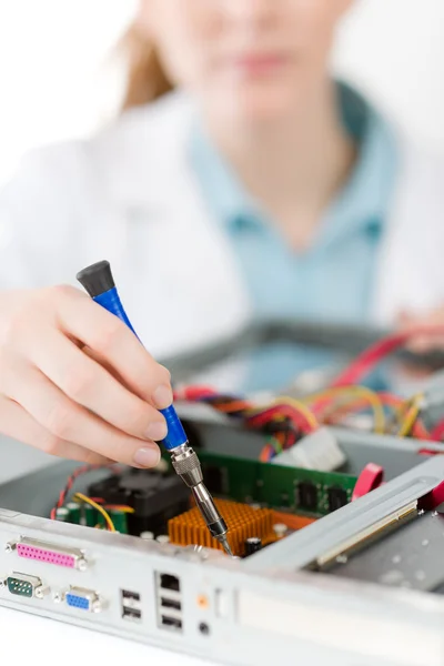 Soutien féminin ingénieur informatique - réparation femme — Photo