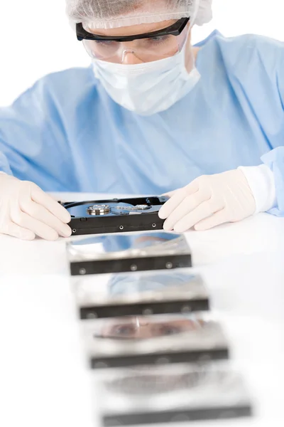 Ingegnere informatico femminile - disco rigido riparazione donna, sterile — Foto Stock