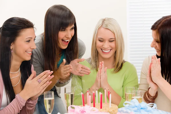 Festa de aniversário - grupo de mulher celebram — Fotografia de Stock