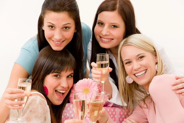 Festa di compleanno - quattro brindisi donna con champagne — Foto Stock