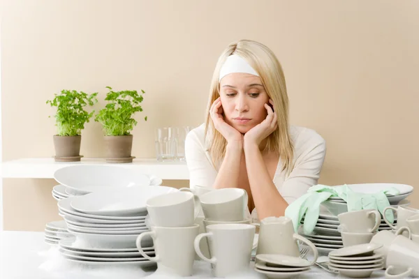 Moderní kuchyně - frustrovaní žena v kuchyni — Stock fotografie