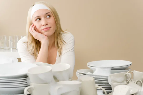 Moderne Küche - frustrierte Frau in der Küche — Stockfoto