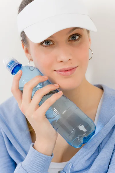 Sport - jonge vrouw fitness outfit water fles — Stockfoto