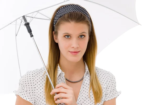 Мода - молодая женщина зонтик дизайнер одежды — стоковое фото