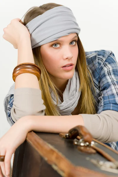Modelo de moda - estilo rural de mulher jovem — Fotografia de Stock