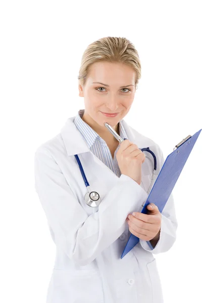 Ung kvinnlig läkare med stetoskop på vit — Stockfoto