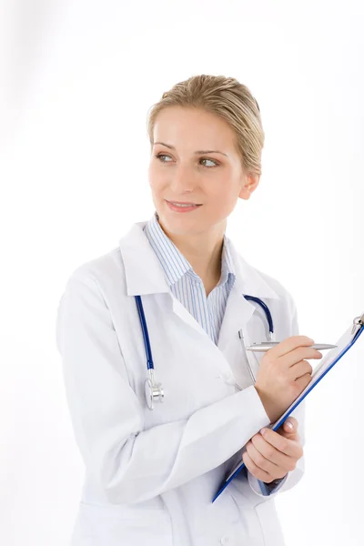 Młoda kobieta lekarz z stetoskop na białym — Zdjęcie stockowe