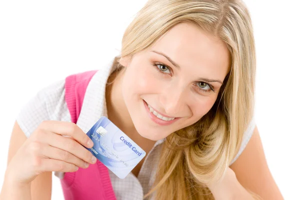 Τηλεαγορές - νέα γυναίκα που κρατά την πιστωτική κάρτα — Φωτογραφία Αρχείου