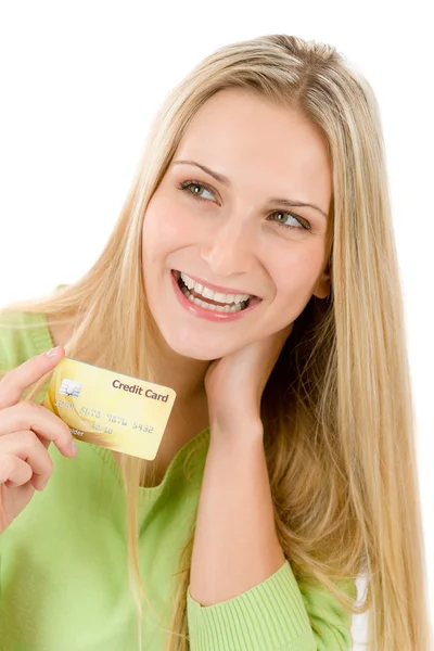 Nákup přímo z domova - mladá žena drží kreditní kartu — Stock fotografie