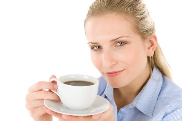 Glad ung kvinna med kaffe — Stockfoto