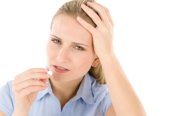 Mujer joven con dolor de cabeza, migraña tomar píldora —  Fotos de Stock