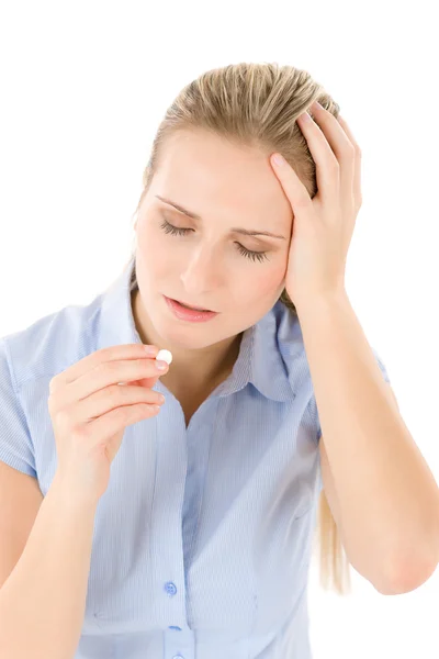 Mujer joven con dolor de cabeza, migraña tomar píldora —  Fotos de Stock