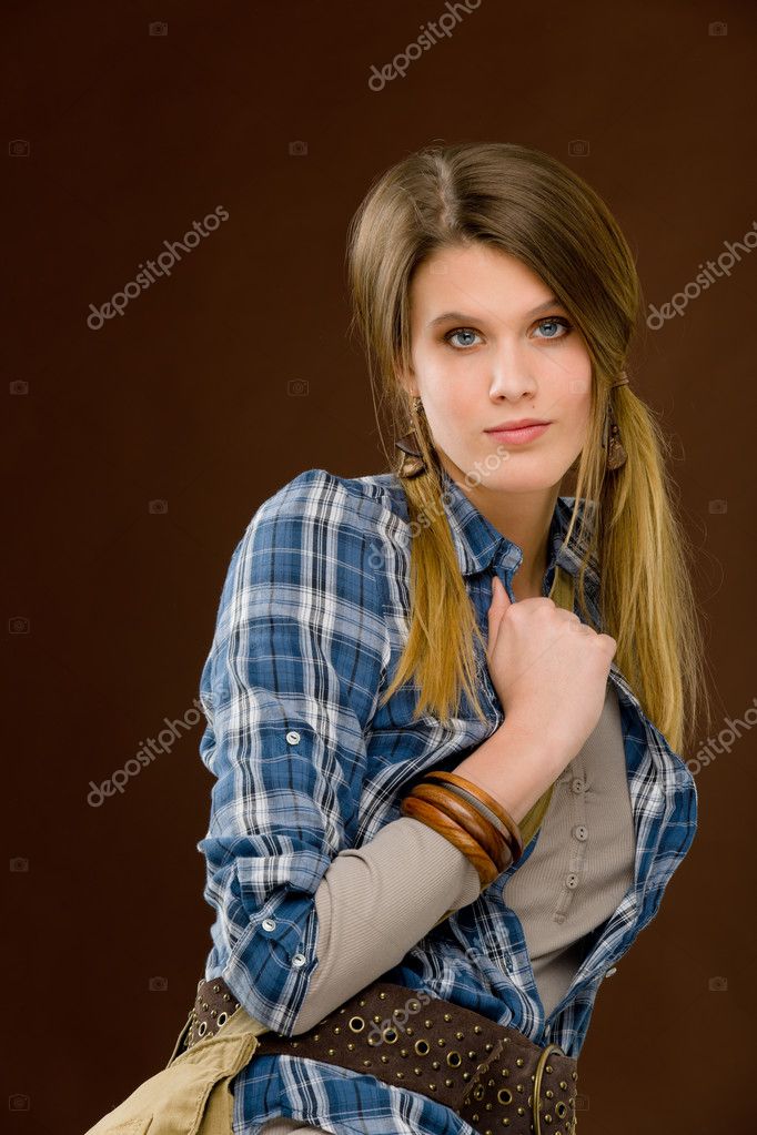 Modelo de moda - mujer joven estilo country: fotografía de stock ©  CandyBoxImages #5193845