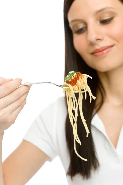 Italské potraviny - zdravá žena jíst špagety omáčkou — Stock fotografie
