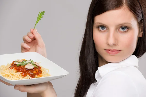 Italiaans eten - portret gezonde vrouw spaghetti — Stockfoto